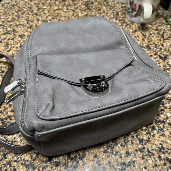 Grey Adjustable Backpack - Picture 4 of 6